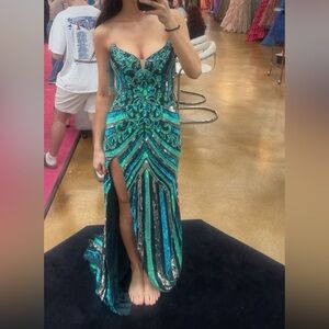 Elegant Teal Strapless Evening Gown